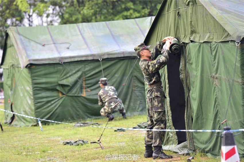 裕华充气迷彩帐篷